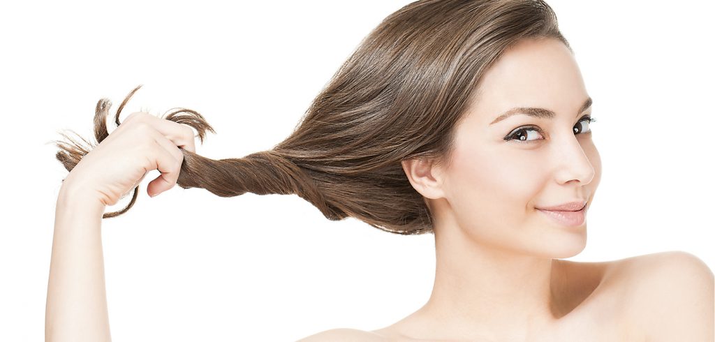 Trattamento con olio per capellI